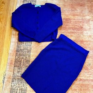 Vintage Jaeger 100% knit wool sweater set + pencil skirt. Small